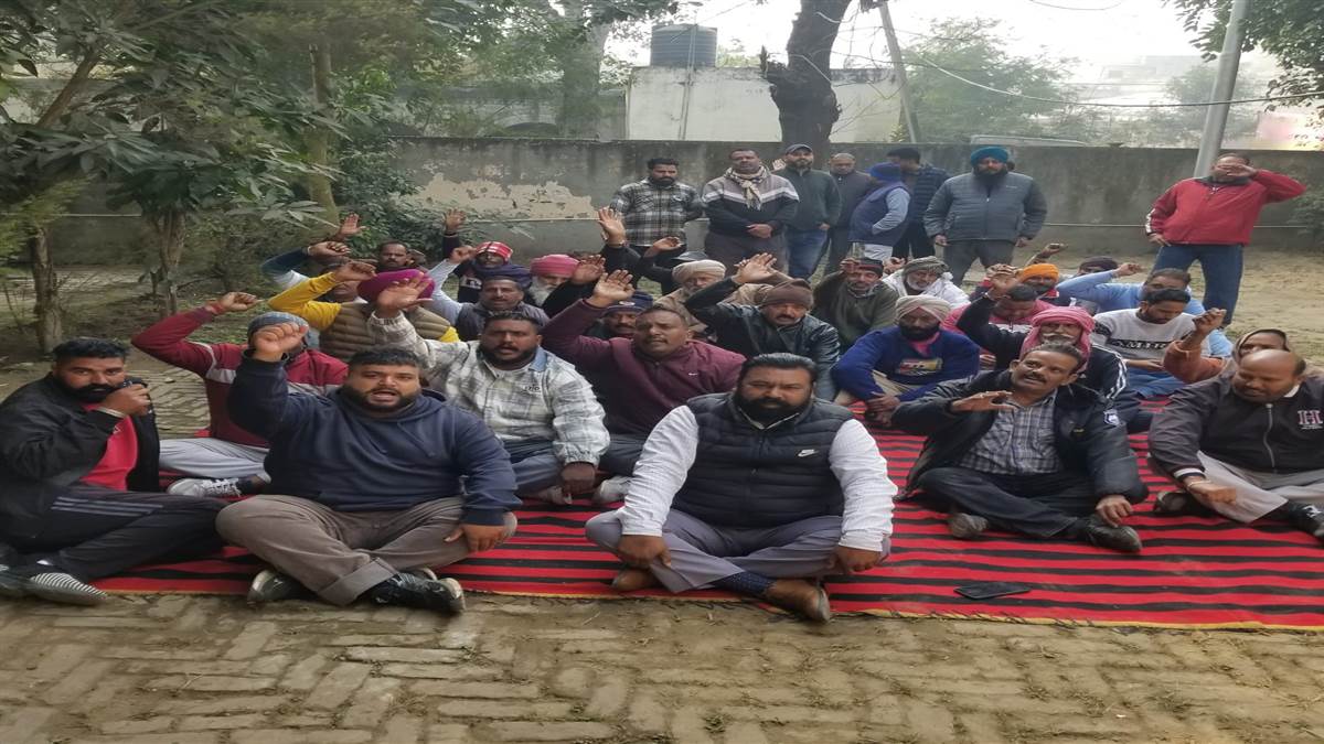 ਦਿ ਕਲਾਸ ਫੋਰ ਗੌਰਮਿੰਟ ਇੰਪਲਾਈ ਯੂਨੀਅਨ ਨੇ ਕੀਤੀ ਨਾਅਰੇਬਾਜ਼ੀ