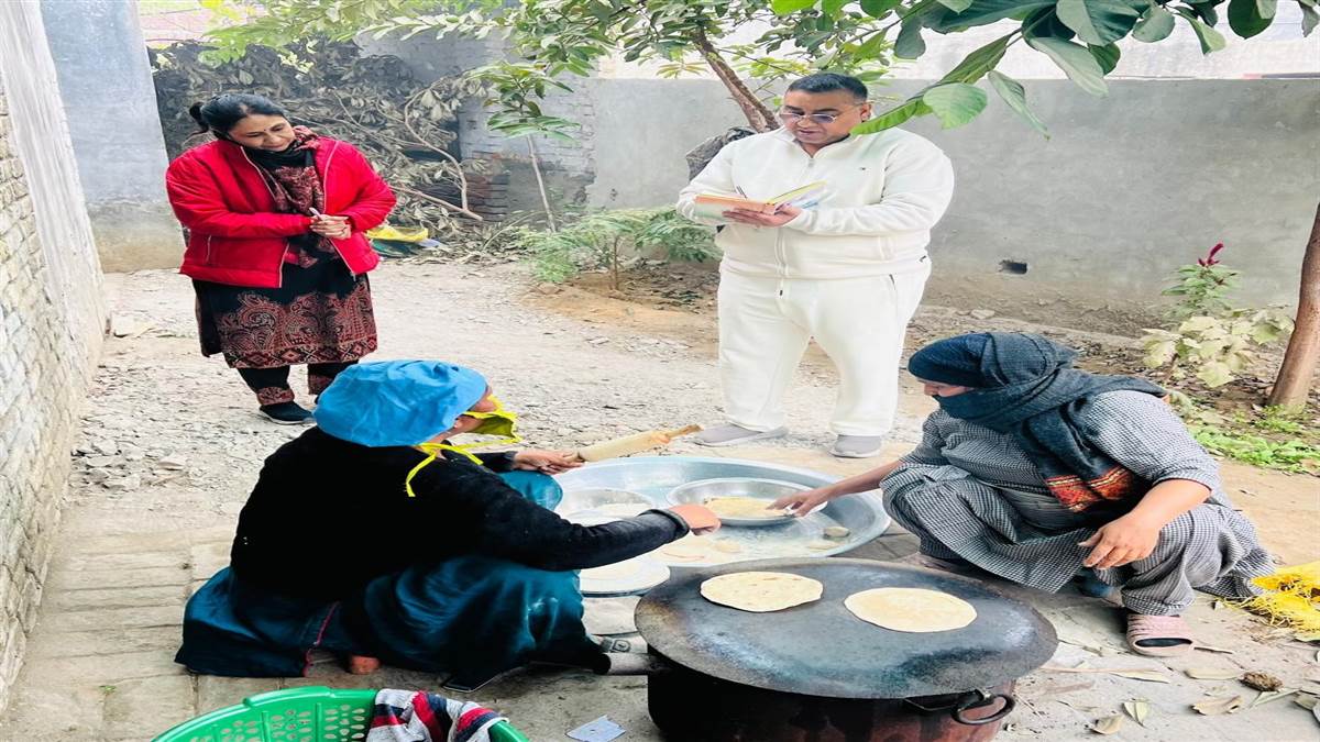 ਖੁਰਾਕ ਕਮਿਸ਼ਨ ਵੱਲੋਂ ਸਰਕਾਰੀ ਸਕੂਲਾਂ ਤੇ ਆਂਗਣਵਾੜੀ ਕੇਂਦਰਾਂ ਦੀ ਚੈਕਿੰਗ