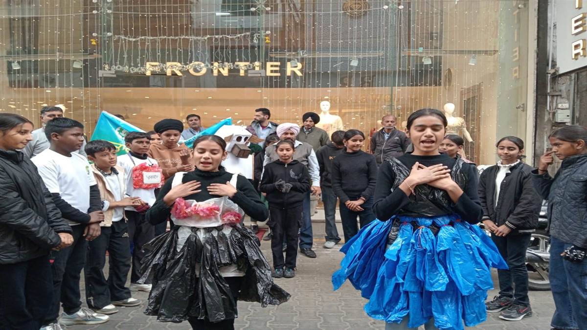 ਪਲਾਸਟਿਕ-ਮੁਕਤ ਤੇ ਸਾਫ਼ ਸ਼ਹਿਰ ਲਈ ਕੱਢੀ ਸਵੱਛਤਾ ਰੈਲੀ