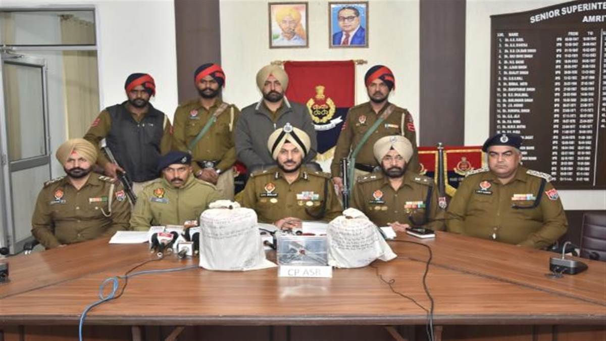 ਸਰਹੱਦ ਪਾਰੋਂ ਲਿਆਂਦੀ 4.5 ਕਿਲੋ ਹੈਰੋਇਨ ਬਰਾਮਦ, ਤਿੰਨ ਨਸ਼ਾ ਤਸਕਰ ਗ੍ਰਿਫ਼ਤਾਰ, ਸੋਸ਼ਲ ਮੀਡੀਆ ਪਲੇਟਫਾਰਮਾਂ ਰਾਹੀਂ ਵਿਦੇਸ਼ੀ ਤਸਕਰਾਂ ਦੇ ਸੰਪਰਕ ’ਚ ਸਨ ਗ੍ਰਿਫ਼ਤਾਰ ਕੀਤੇ ਦੋਸ਼ੀ : ਡੀਜੀਪੀ ਗੌਰਵ ਯਾਦਵ