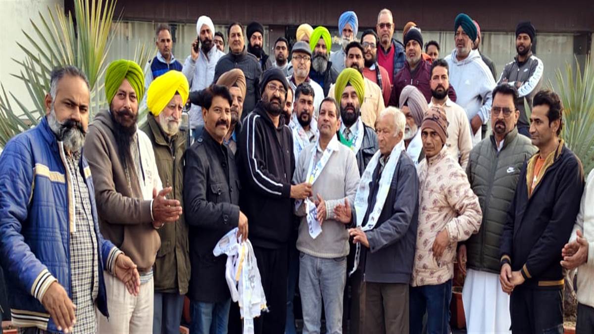 ਕਾਂਗਰਸੀ ਆਗੂ ਮੋਹਨ ਲਾਲ ਤੱਖੀ ਸਾਥੀਆਂ ਸਮੇਤ ‘ਆਪ’ ਵਿਚ ਸ਼ਾਮਲ
