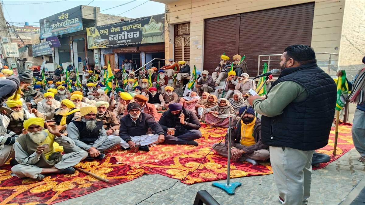 ਯੂਨੀਅਨ ਉਗਰਾਹਾਂ ਨੇ ਰੋਕੀ ਦੁਕਾਨ ਦੀ ਕੁਰਕੀ