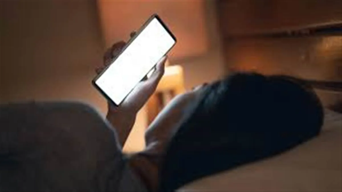 ਦੇਰ ਰਾਤ ਤੱਕ ਮੋਬਾਈਲ ਦੇਖਣ ਵਾਲੇ ਪੜ੍ਹ ਲੈਣ ਇਹ ਖ਼ਬਰ : ਨੀਂਦ ਦੀ ਗੜਬੜੀ ਵਧਾ ਰਹੀ ਹੈ ਕੈਂਸਰ ਵਰਗੀ ਜਾਨਲੇਵਾ ਬਿਮਾਰੀ