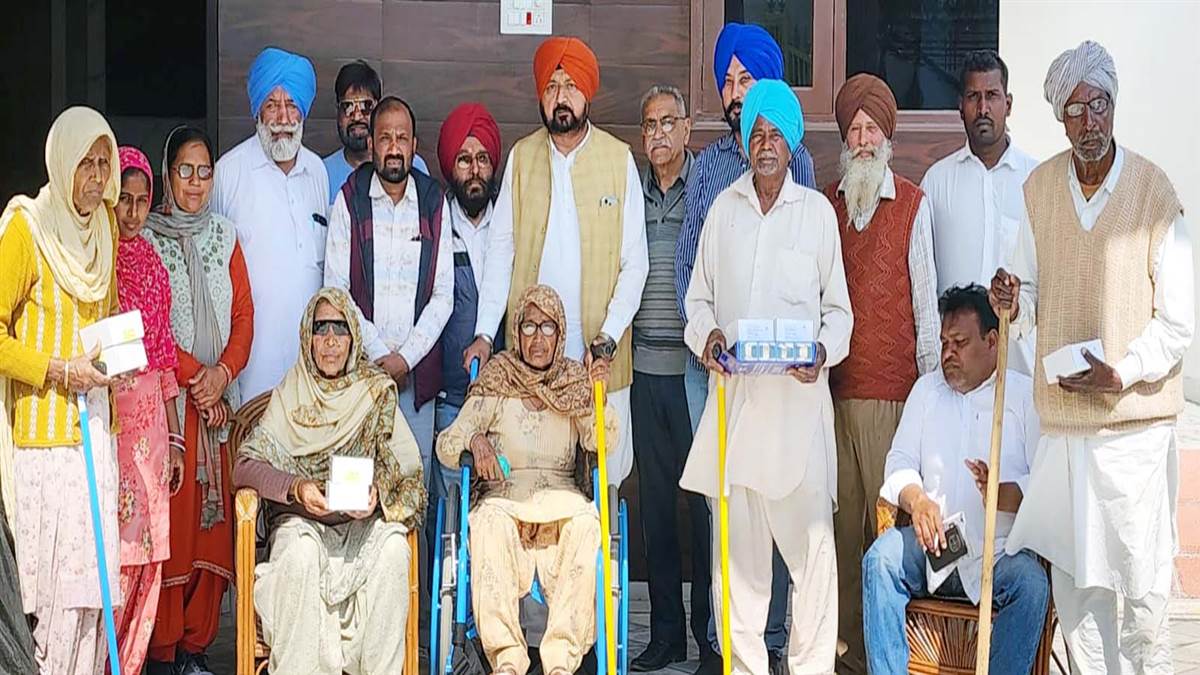 ਅਲਾਇੰਸ ਕਲੱਬ ਬਰਗਾੜੀ ਨੇ ਲੋੜਵੰਦਾਂ ਨੂੰ ਸਾਮਾਨ ਵੰਡਿਆ