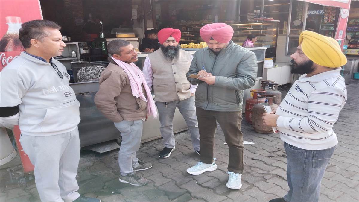 ਜਨਤਕ ਥਾਵਾਂ ’ਤੇ ਤੰਬਾਕੂਨੋਸ਼ੀ ਕਰਨ ਵਾਲਿਆਂ ਤੋਂ ਜੁਰਮਾਨਾ ਵਸੂਲ