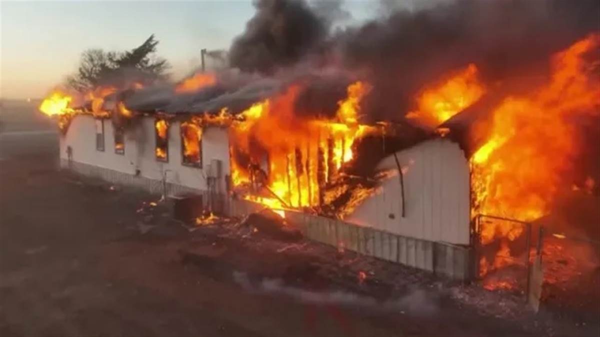 ਅਮਰੀਕਾ ਦੇ ਓਕਲਾਹੋਮਾ 'ਚ ਅੱਗ ਦਾ ਤਾਂਡਵ, ਸ਼ਿਕਾਗੋ ਜਿੰਨੇ ਵੱਡੇ ਸ਼ਹਿਰ 'ਚ ਉੱਠ ਰਹੀਆਂ ਲਪੇਟਾਂ