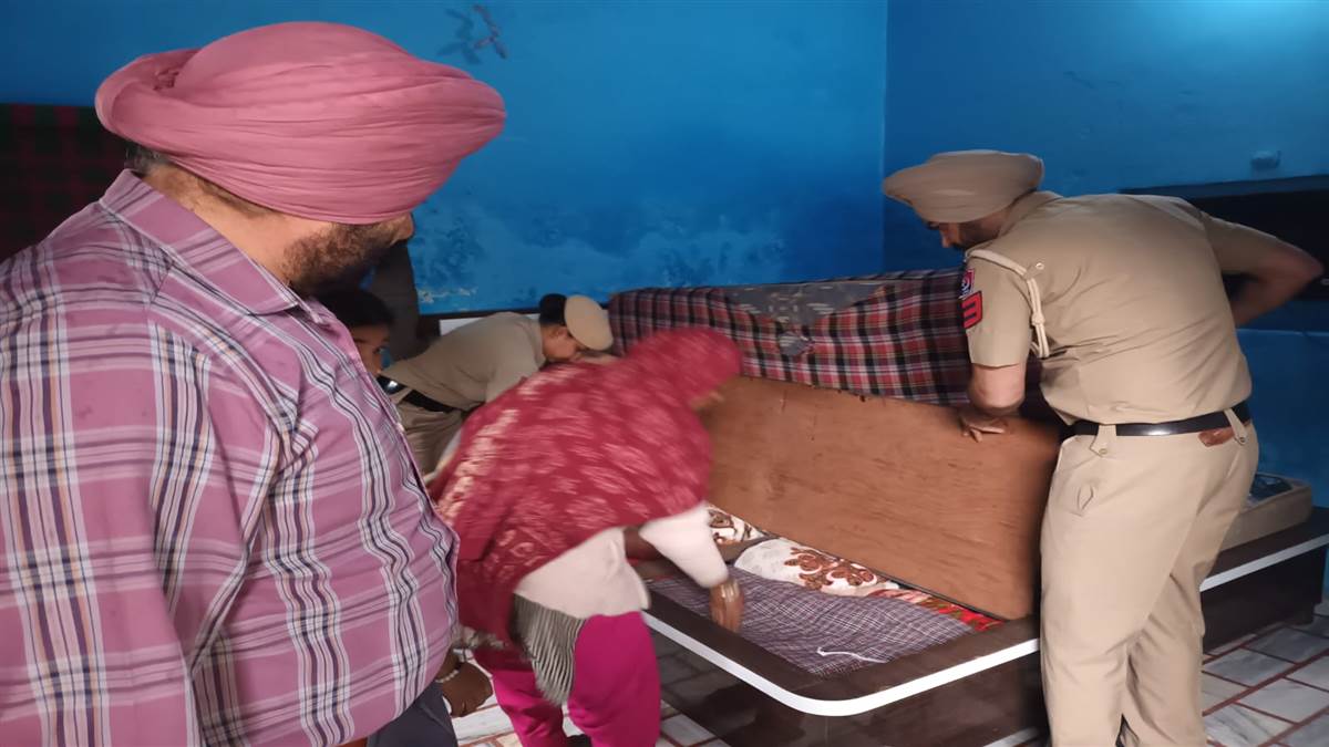 ਆਪ੍ਰੇਸ਼ਨ ਕਾਸੋ ਤਹਿਤ ਬਰਨਾਲਾ ਪੁਲਿਸ ਨੇ ਸੈਂਸੀ ਬਸਤੀ ’ਚ ਕੀਤੀ ਚੈਕਿੰਗ
