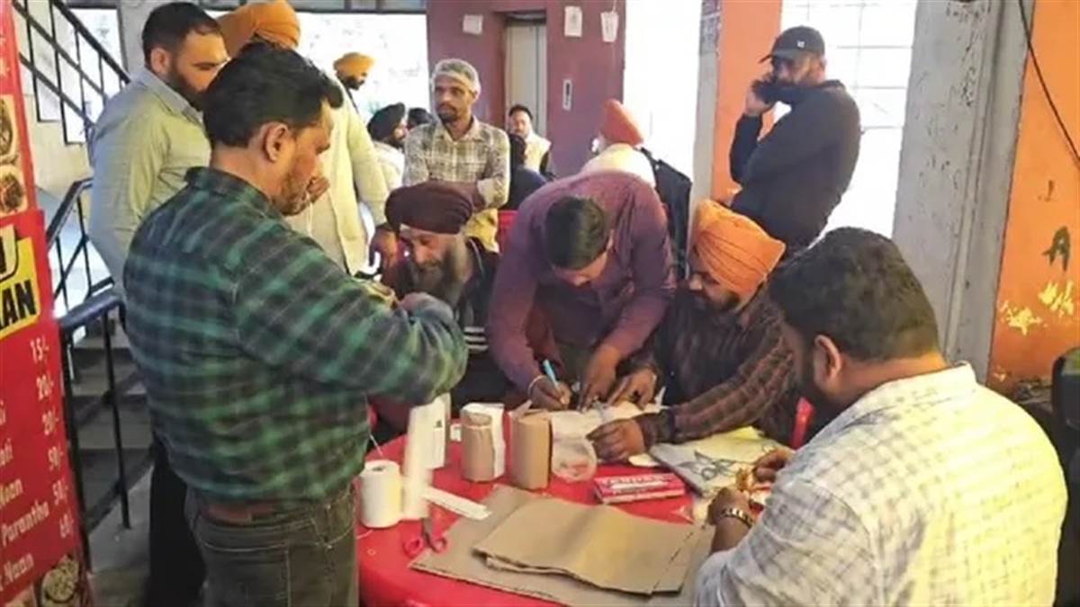 ਅੰਮ੍ਰਿਤਸਰ ਦੇ ਲਾਰੈਂਸ ਰੋਡ 'ਤੇ ਫੂਡ ਸੇਫਟੀ ਟੀਮ ਦੀ ਰੇਡ; ਚਿਕਨ ਦੀਆਂ ਦੁਕਾਨਾਂ 'ਤੇ ਮਿਲੀ ਗੰਦਗੀ, ਲਏ ਗਏ ਸੈਂਪਲ