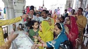 ਨਰਾਤਿਆਂ ਦਾ ਆਗਾਜ਼: ਸ਼ੀਤਲਾ ਮਾਤਾ ਮੰਦਰ 'ਚ ਲੱਗੀਆਂ ਰੌਣਕਾਂ, ਸ਼ਰਧਾਲੂਆਂ ਨੇ ਕੀਤੀ ਸੁਖ-ਸ਼ਾਂਤੀ ਦੀ ਅਰਦਾਸ