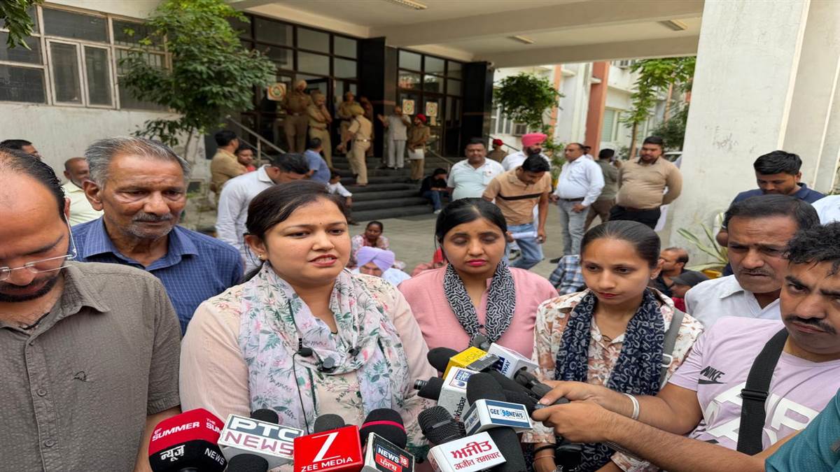 ਬਰਨਾਲਾ ਰੁੱਖ ਕਾਂਡ 'ਚ ਨਵਾਂ ਮੋੜ: NGT ਦੀ ਸਖ਼ਤੀ ਮਗਰੋਂ ਸਾਢੇ 3 ਮਹੀਨੇ ਬਾਅਦ 'ਅਣਪਛਾਤਿਆਂ' ਖ਼ਿਲਾਫ਼ FIR, ਅਧਿਕਾਰੀਆਂ 'ਤੇ ਲੱਗੇ ਬਚਣ ਦੇ ਦੋਸ਼