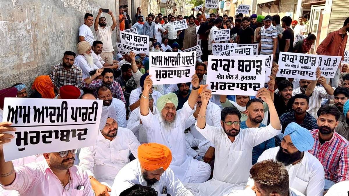 ਉਮੀਦਵਾਰਾਂ ਦੀਆਂ ਨਾਮਜ਼ਦਗੀਆਂ ਰੱਦ ਹੋਣ ਦੇ ਵਿਰੋਧ ’ਚ ਧਰਨਾ