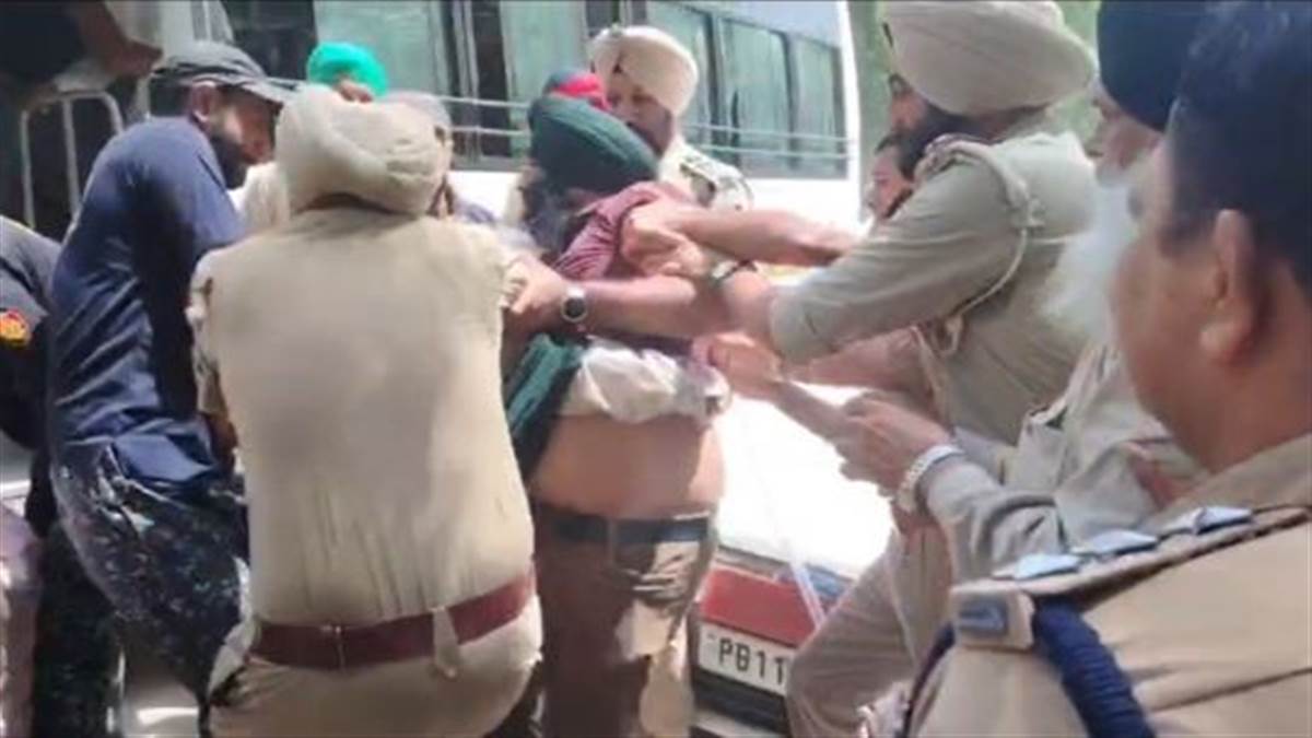 ਕਿਸਾਨਾਂ ਦੀ ਪੁਲਿਸ ਨਾਲ ਹੋਈ ਜ਼ਬਰਦਸਤ ਤਕਰਾਰ, ਮੁੱਖ ਮੰਤਰੀ ਨੂੰ ਸਵਾਲ ਪੁੱਛਣ ਜਾਂਦੇ ਕਿਸਾਨਾਂ ਨੂੰ ਪੁਲਿਸ ਨੇ ਧੂਹਿਆ