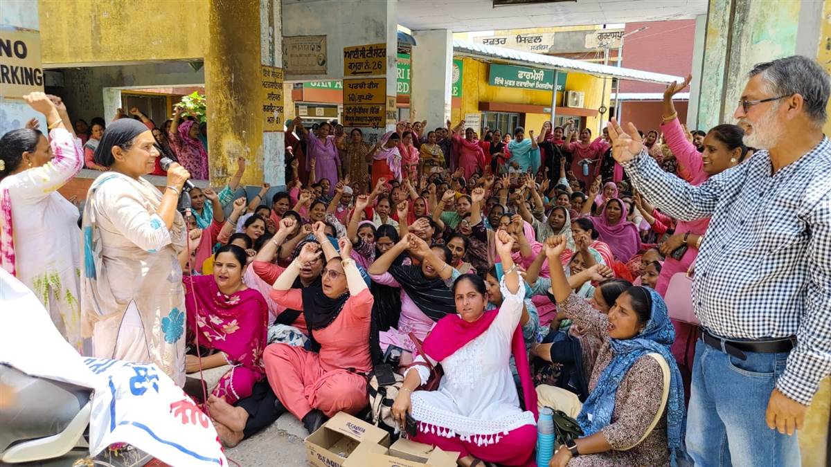 ਆਸ਼ਾ ਵਰਕਰਾਂ ਦੇ ਸੰਘਰਸ਼ ਦੀ ਵੱਡੀ ਜਿੱਤ: ਤਿੱਖੇ ਧਰਨੇ ਸਦਕਾ ਪ੍ਰਸ਼ਾਸਨ ਨੇ ਰੁਕੀਆਂ ਤਨਖਾਹਾਂ ਕੀਤੀਆਂ ਜਾਰੀ