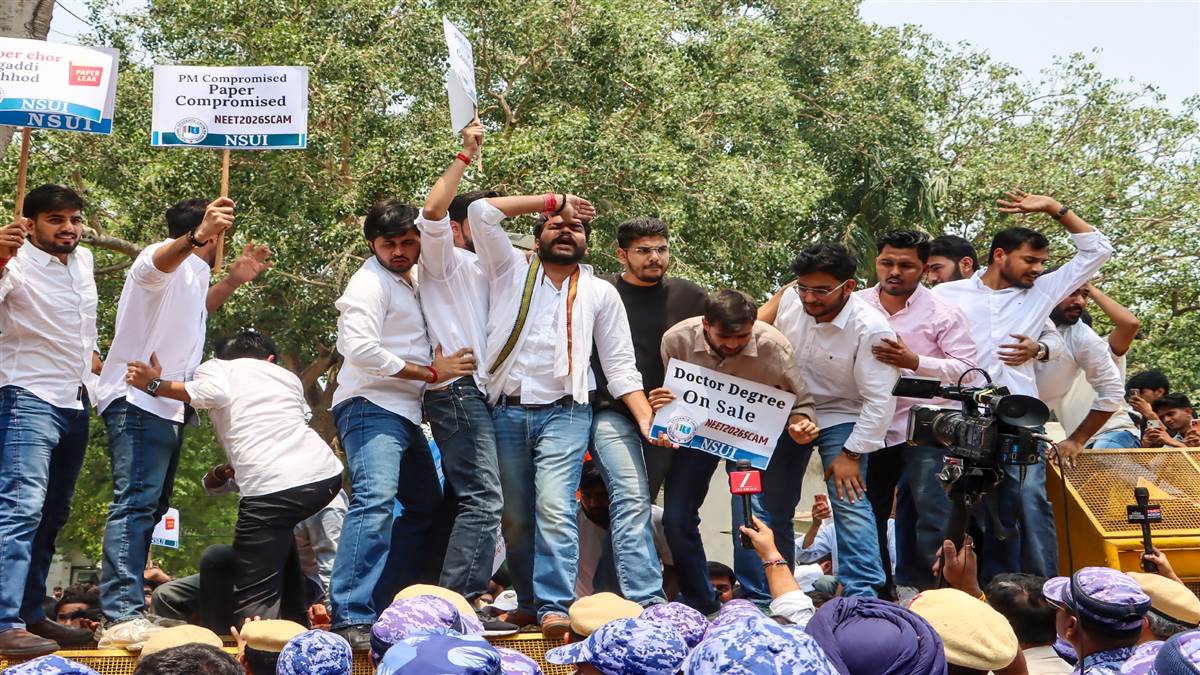 ਹੁਣ ਅਸੀਂ ਉਸ ਦੇ ਰਿਜ਼ਲਟ ਦੀ ਬੜੀ ਬੇਤਾਬੀ ਨਾਲ ਉਡੀਕ ਕਰ ਰਹੇ ਸਾਂ। ਹਰ ਰੋਜ਼ ਉਂਗਲਾਂ ’ਤੇ ਦਿਨ ਗਿਣਦੇ ਰਹਿੰਦੇ। ਅੰਦਾਜ਼ਾ ਲਗਾਉਂਦੇ ਕਿ ਐਨੇ ਕੁ ਦਿਨਾਂ ਨੂੰ ਰਿਜ਼ਲਟ ਆ ਜਾਵੇਗਾ। ਉਸ ਦਿਨ ਆਹ ਕਰਾਂਗੇ, ਓਹ ਕਰਾਂਗੇ।