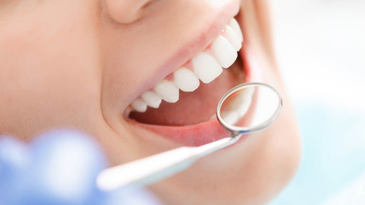 Teeth Whitening Tips:  ਦੇਸੀ ਤਰੀਕਿਆਂ ਨਾਲ ਦੂਰ ਕਰੋ ਦੰਦਾਂ ਦਾ ਪੀਲਾਪਨ, ਇਸ ਤਰ੍ਹਾਂ ਬਣਾਓ ਘਰ 'ਚ ਪਾਊਡਰ
