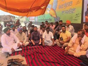 ਸਫਾਈ ਕਰਮਚਾਰੀਆਂ ਦੀ ਹੜਤਾਲ ਨੂੰ ਹਨੀ ਫੱਤਣਵਾਲਾ ਵੱਲੋਂ ਹਮਾਇਤ