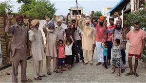 ਬਿਜਲੀ ਕੱਟਾਂ ਤੋਂ ਤੰਗ ਲੋਕਾਂ ਨੇ ਕੀਤਾ ਰੋਸ ਪ੍ਰਦਰਸ਼ਨ