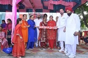 ਤੀਆਂ ਦੇ ਤਿਉਹਾਰ ’ਚ ਮੁਕਾਬਲਿਆਂ ’ਚ ਜੇਤੂ ਧੀਆਂ ਦਾ ਕੀਤਾ ਵਿਸੇ਼ਸ਼ ਸਨਮਾਨ