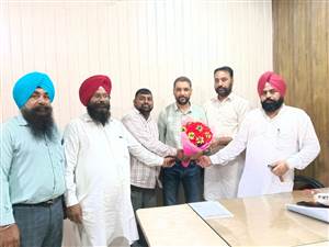 ਗੁਲਦਸਤਾ ਭੇਟ ਕਰਕੇ ਐੱਸਡੀਓ ਸੁਸ਼ੀਲ ਦਾ ਸਵਾਗਤ