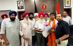 ਆਜ਼ਾਦੀ ਘੁਲਾਟੀਏ ਤੇ ਉੱਤਰਾਧਿਕਾਰੀ ਜੱਥੇਬੰਦੀ ਵੱਲੋਂ ਡੀਸੀ ਜੈਨ ਸਨਮਾਨਿਤ