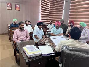 ਡੀਟੀਐੱਫ ਦਾ ਵਫ਼ਦ ਜ਼ਿਲ੍ਹਾ ਸਿੱਖਿਆ ਅਫ਼ਸਰ ਨੂੰ ਮਿਲਿਆ