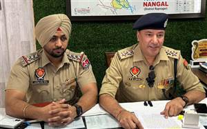 ਪੁਰਾਣੀਆਂ ਗੱਡੀਆਂ ਚੋਰੀ ਕਰ ਕਬਾੜੀਏ ਨੂੰ ਵੇਚਣ ਵਾਲੇ 2 ਕਾਬੂ 1 ਫਰਾਰ