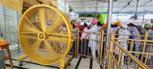 ਸ੍ਰੀ ਹਰਿਮੰਦਰ ਸਾਹਿਬ ਲਗਾਏ ਆਦਮ ਕਦ ਚਾਰ ਪੱਖੇ, ਸੰਗਤ ਲਈ ਬਣੇ ਖਿੱਚ ਦਾ ਕੇਂਦਰ
