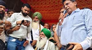 Farmers Protest : ਕਿਸਾਨਾਂ ਦਾ ਖਨੌਰੀ ਧਰਨਾ ਮੁਲਤਵੀ, 4 ਸਤੰਬਰ ਨੂੰ ਮਨੋਹਰ ਲਾਲ ਖੱਟੜ ਨਾਲ ਗੱਲਬਾਤ ਦੇ ਭਰੋਸੇ ਤੋਂ ਬਾਅਦ ਨੈਸ਼ਨਲ ਹਾਈਵੇ ਖੋਲ੍ਹਣ ਦੀ ਕਾਰਵਾਈ ਸ਼ੁਰੂ