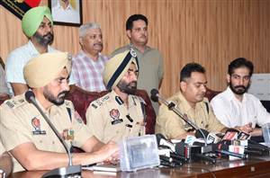 Ludhiana Crime : ਫੋਟੋਗ੍ਰਾਫਰ ਹੱਤਿਆਕਾਂਡ ਮਾਮਲੇ ’ਚ ਤਿੰਨ ਮੁਲਜ਼ਮ ਕਾਬੂ, ਹਥਿਆਰਾਂ ਸਣੇ 1.5 ਕਿਲੋ ਹੈਰੋਇਨ ਬਰਾਮਦ