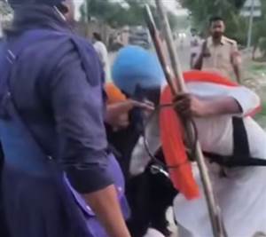 Big News : ਮੋਗਾ 'ਚ ਸ਼ਿਵ ਸੈਨਾ ਤੇ ਨਿਹੰਗ ਸਿੰਘਾਂ 'ਤੇ ਝੁੱਗੀ ਝੌਂਪੜੀ ਵਾਲਿਆਂ ਵੱਲੋਂ ਹਮਲਾ, ਮਾਮਲਾ ਗਊਵੰਸ਼ ਨੂੰ ਘਰ ‘ਚ ਰੱਖਣ ਦਾ