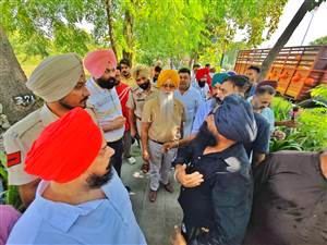 ਵਾਟਰ ਸਪਲਾਈ ਪਾਈਪਲਾਈਨ ਵਿਛਾਉਣ ਵੇਲੇ ਟੁੱਟੀ ਨਹਿਰ, 150 ਘਰਾਂ ’ਚ ਵ਼ੜਿਆ ਪਾਣੀ