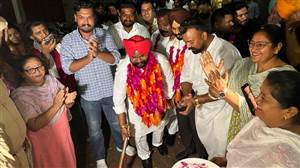 ਆਸ਼ਿਆਨਾ ਕਾਲੋਨੀ ਦੀਆਂ ਗਲੀਆਂ ਬਣਾਉਣ ਦਾ ਉਦਘਾਟਨ
