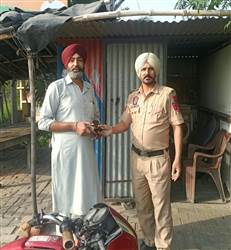 ਟਰੈਫਿਕ ਪੁਲਿਸ ਦੇ ਬਲਵੰਤ ਸਿੰਘ ਨੇ ਦਿਖਾਈ ਇਮਾਨਦਾਰੀ