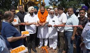 ਹਲਕਾ ਇੰਚਾਰਜ ਗੋਲਡੀ ਵੱਲੋਂ ਨਵੇਂ ਟਿਊਬਵੈੱਲ ਦੇ ਕੰਮ ਦਾ ਉਦਘਾਟਨ