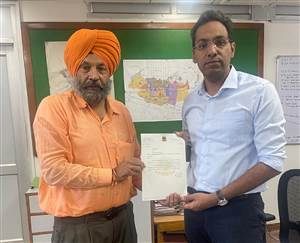ਕੌਂਸਲਰ ਅਮਰਜੀਤ ਸਿੰਘ ਨੇ ਪਾਰਕਿੰਗ ਸਮੱਸਿਆ ਦਾ ਮੁੱਦਾ ਚੁੱਕਿਆ, ਗਮਾਡਾ ਨਾਲ ਕੀਤੀ ਮੁਲਾਕਾਤ