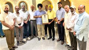 ਸ਼ੈੱਲਟਰ ਵੱਲੋਂ ਸੇਵਾ ਮੁਕਤ ਐੱਸਐੱਮਓ ਡਾ. ਚੀਮਾ ਸਨਮਾਨਿਤ