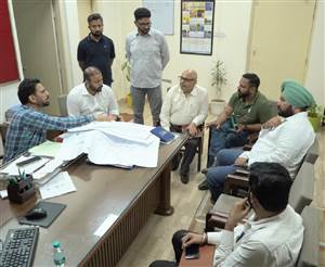 ਪਰਮਿੰਦਰ ਗੋਲਡੀ ਵੱਲੋਂ ਨਵੇਂ ਬੱਸ ਅੱਡੇ ਸਬੰਧੀ ਅਧਿਕਾਰੀਆਂ ਨਾਲ ਬੈਠਕ