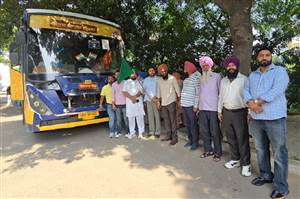 ਜ਼ੀਰਕਪੁਰ ਤੋਂ ਧਾਰਮਿਕ ਅਸਥਾਨਾਂ ਲਈ ਬੱਸਾਂ ਰਵਾਨਾ, ਕੌਂਸਲ ਪ੍ਰਧਾਨ ਵਿਰਕ ਨੇ ਹਰੀ ਝੰਡੀ ਦਿਖਾਈ