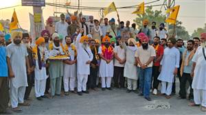 ਦਲੇਰ ਸਿੰਘ ਡੋਡ ਨੂੰ ਉਮੀਦਵਾਰ ਐਲਾਨੇ ਜਾਣ ’ਤੇ ਲੱਡੂ ਵੰਡੇ