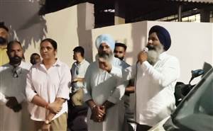 ਗੁਲਜ਼ਾਰ ਦੇ ਮੁਲਜ਼ਮਾਂ ਦੀ ਗ੍ਰਿਫ਼ਤਾਰੀ ਨੂੰ ਲੈ ਕੇ ਲਗਾਇਆ ਧਰਨਾ