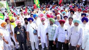 ਮੁਲਾਜ਼ਮਾਂ ਤੇ ਪੈਨਸ਼ਨਰਾਂ ਨੇ ਵਿਧਾਇਕ ਲਾਡੀ ਢੋਸ ਦੇ ਦਫ਼ਤਰ ਅੱਗੇ ਲਾਇਆ ਧਰਨਾ