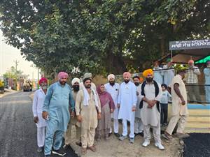 ਸੜਕ ਬਣਨ ’ਤੇ ਲੋਕਾਂ ਨੇ ਵਿਧਾਇਕ ਬਿਲਾਸਪੁਰ ਤੇ ਚੇਅਰਮੈਨ ਭੁੱਲਰ ਦਾ ਕੀਤਾ ਧੰਨਵਾਦ