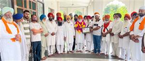 ਕਾਠਗਡ਼੍ਹ ਵਾਸੀਆਂ ਵੱਲੋਂ ਬੂਟਾ ਸਿੰਘ ਸ਼ਾਦੀਪੁਰ ਦਾ ਸਨਮਾਨ
