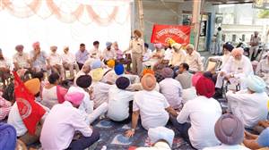 ਮੁਲਾਜ਼ਮਾਂ ਤੇ ਪੈਨਸ਼ਨਰਾਂ ਵੱਲੋਂ ਵਿਧਾਇਕ ਗੈਰੀ ਬੜਿੰਗ ਦੇ ਦਫ਼ਤਰ ਬਾਹਰ ਧਰਨਾ