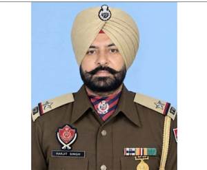 Tarntaran News : ਅੱਤਵਾਦੀਆਂ ਹੱਥੋਂ ਸ਼ਹੀਦ ਹੋਏ ਏਐੱਸਆਈ ਹਰਜੀਤ ਸਿੰਘ ਦਾ ਸਰਕਾਰੀ ਸਨਮਾਨਾਂ ਨਾਲ ਸਸਕਾਰ, ਡੀਜੀਪੀ ਏਐੱਸ ਰਾਏ ਸਮੇਤ ਪੁਲਿਸ ਦੇ ਉੱਚ ਅਧਿਕਾਰੀਆਂ ਨੇ ਦਿੱਤੀ ਸ਼ਰਧਾਂਜਲੀ