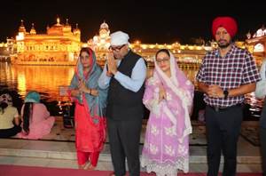 ਪੰਜਾਬ ਤੇ ਹਰਿਆਣਾ ਹਾਈ ਕੋਰਟ ਦੇ ਚੀਫ਼ ਜਸਟਿਸ ਨੇ ਸ੍ਰੀ ਹਰਿਮੰਦਰ ਸਾਹਿਬ ਵਿਖੇ ਮੱਥਾ ਟੇਕਿਆ