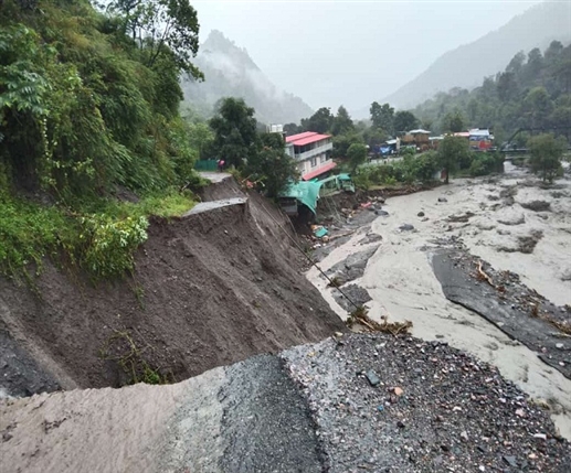 Uttarakhand FLOOD Update : ਨੈਨੀਤਾਲ ’ਚ ਫਟਿਆ ਬੱਦਲ, ਰਾਮਨਗਰ ’ਚ ਮਕਾਨ ਡਿੱਗਣ ਕਾਰਨ 24 ਲੋਕਾਂ ਦੀ ਮੌਤ, ਦੇਖੋ ਕਿਸ ਕਦਰ ਮਚੀ ਤਬਾਹੀ