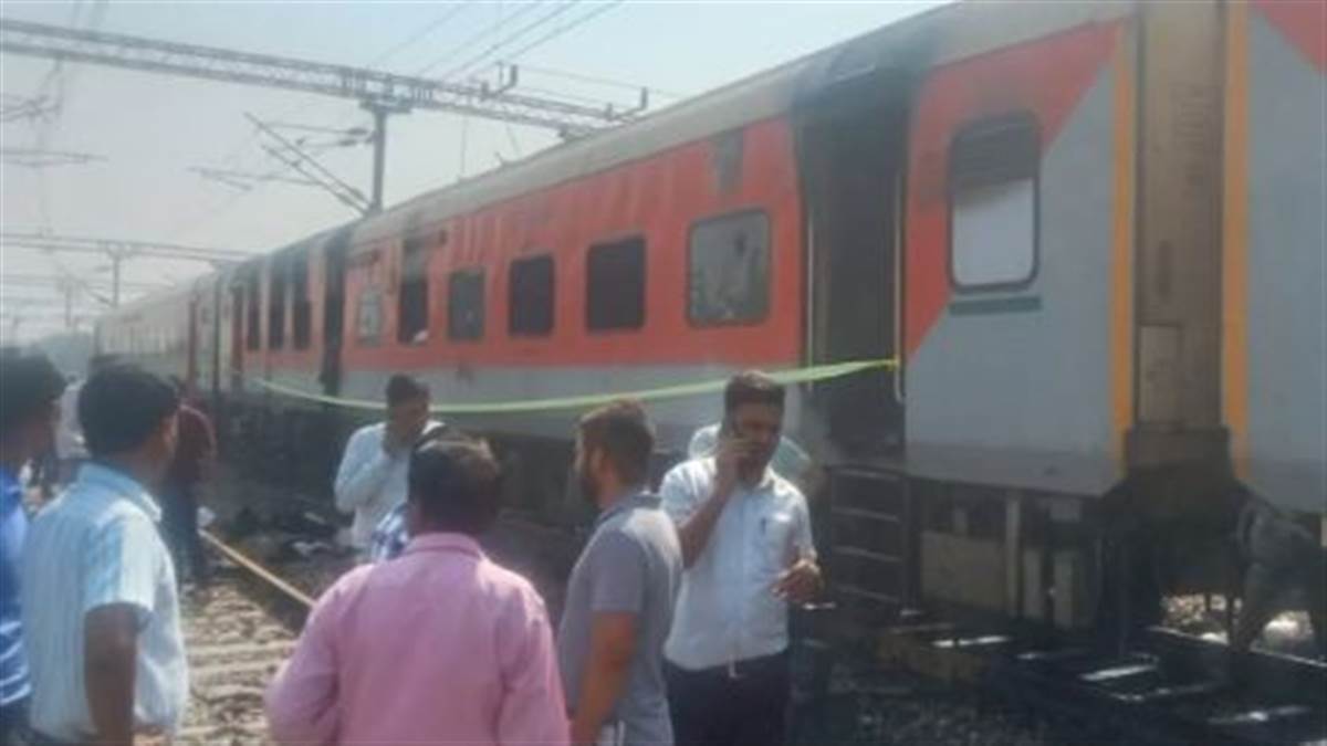 Garib Rath Fire : ਅੰਬਾਲਾ ’ਚ ਹੋਵੇਗੀ ਨੁਕਸਾਨੀਆਂ ਬੋਗੀਆਂ ਦੀ ਜਾਂਚ, ਡਾਟਾ ਰਿਕਵਰੀ ਲਈ ਭੇਜਿਆ ਲੈਬ
