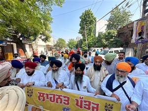 ਝੋਟੇ ਦੇ ਇਨਸਾਫ਼ ਲਈ ਵਿਧਾਇਕਾਂ ਦੇ ਦਫ਼ਤਰ ਤੇ ਘਰਾਂ ਬਾਹਰ ਚਿਪਕਾਏ ਵਿਰੋਧ ਪੱਤਰ