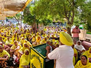 ਪਰਵਿੰਦਰ ਸਿੰਘ ਝੋਟਾ ਦੇ ਪਰਿਵਾਰ ਨੂੰ ਇਨਸਾਫ਼ ਦਿਵਾਉਣ ਲਈ ਕੀਤਾ ਮੁਜ਼ਾਹਰਾ